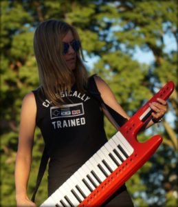 Lisa, rocking the keytar like a boss.